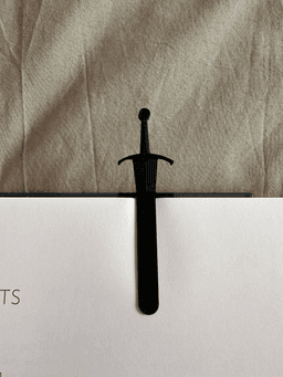 Разделител за книга Екскалибур, интериорен кадър