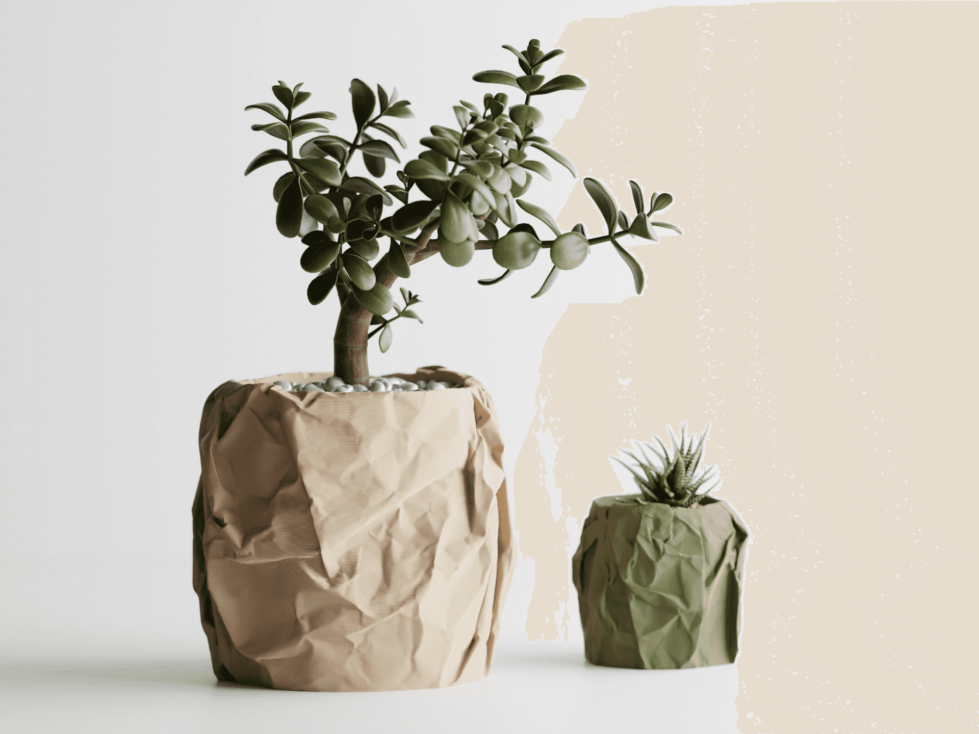 Декоративна кашпа с ефект на смачкана хартия