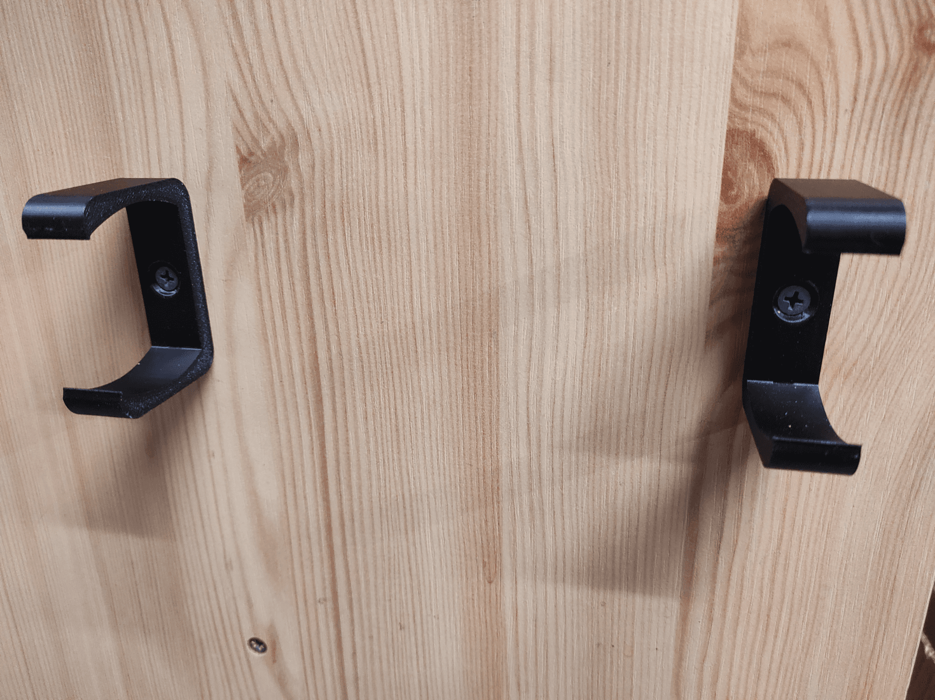 Клипси за стенен монтаж на разклонител