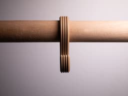 S-образна кука, кафяв вариант