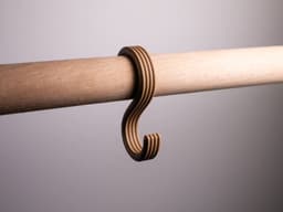 S-образна кука, кафяв вариант - страничен изглед