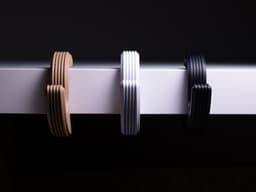 Закачалки за маса, фронтален изглед