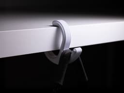 Закачалка за маса с чанта, бял вариант