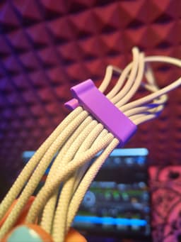 Клипс "Why Is This Everywhere", детайл