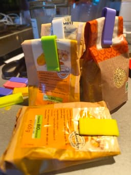 Клипс "Why Is This Everywhere", детайл