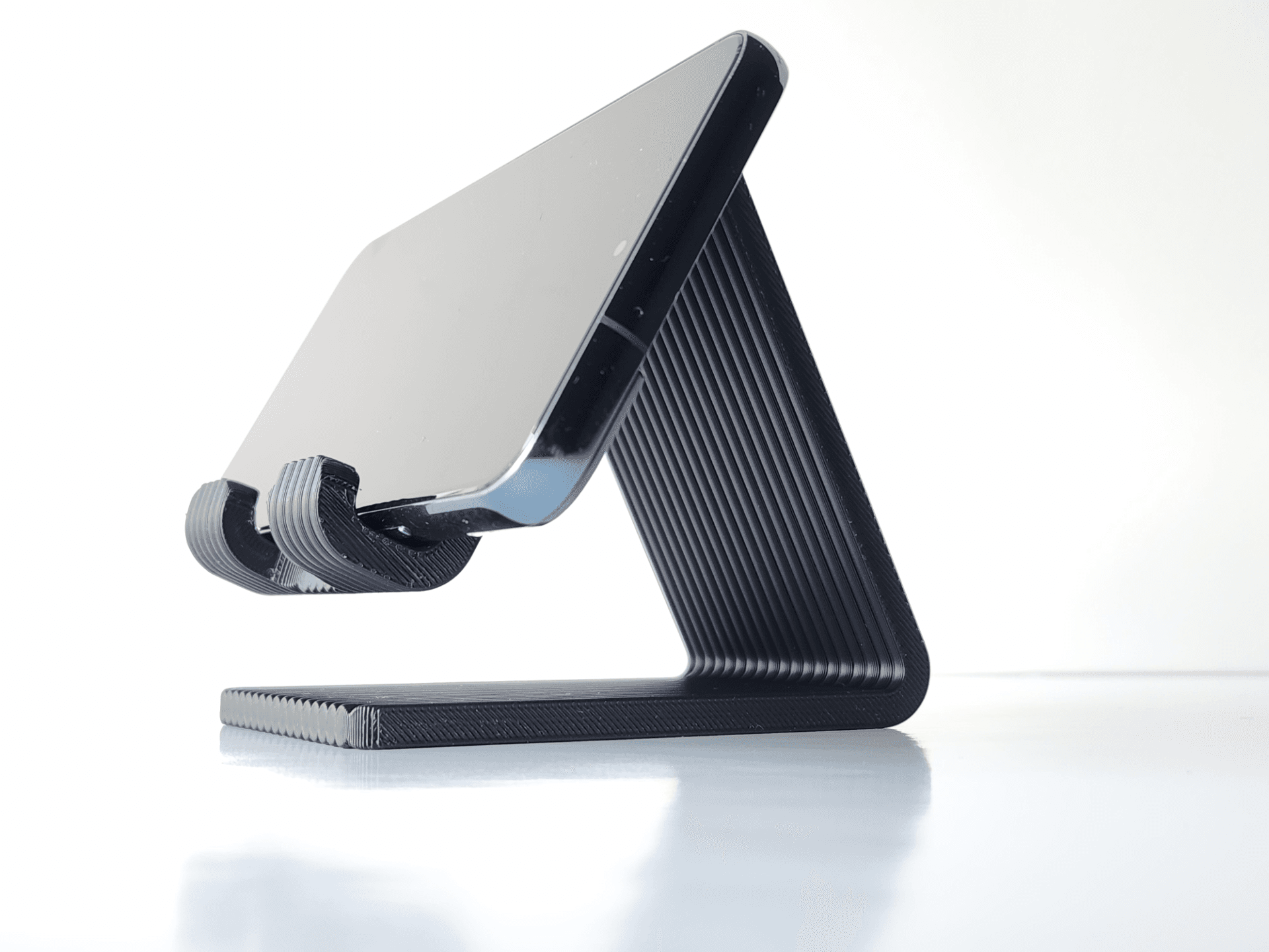 Стойка за телефон за по-дебели модели